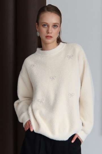 Bisiklet Yaka Taşlı Kurdale Detaylı Yumoş Kazak