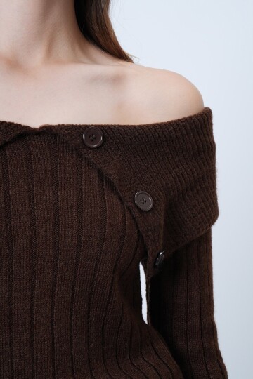 Carmen Yaka Düğme Detaylı Triko Kazak