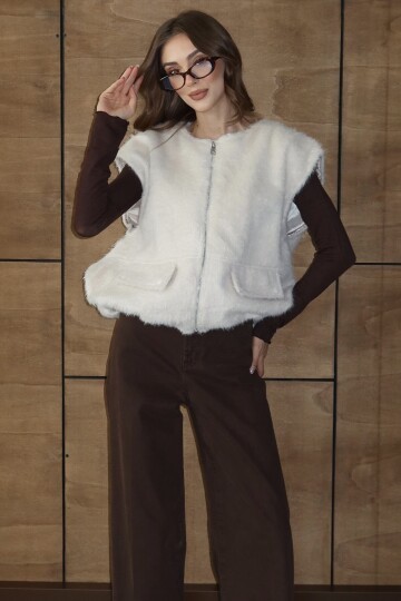 Cep Detaylı Püsküllü Fermaur Kapamalı Yelek