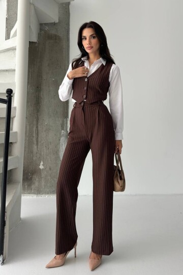 Çizgili Düğmeli Yelek ve Palazzo Pantolon Takım