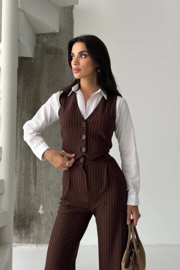 Çizgili Düğmeli Yelek ve Palazzo Pantolon Takım