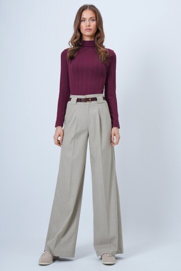 Dik Yaka Ajurlu Likralı Triko Kumaş Bluz