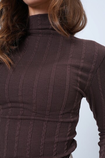 Dik Yaka Ajurlu Likralı Triko Kumaş Bluz