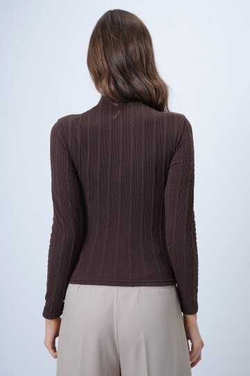 Dik Yaka Ajurlu Likralı Triko Kumaş Bluz