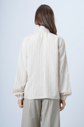 Dik Yaka Çizgili Cepli Dokuma Sweatshirt