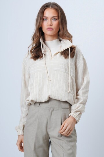 Dik Yaka Çizgili Cepli Dokuma Sweatshirt