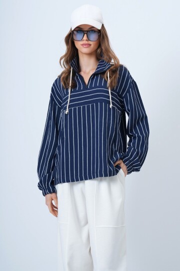 Dik Yaka Çizgili Cepli Dokuma Sweatshirt