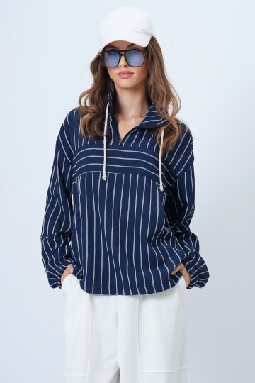 Dik Yaka Çizgili Cepli Dokuma Sweatshirt