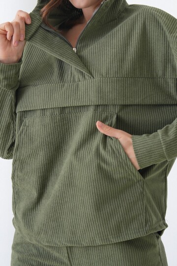 Dik Yaka Kanguru Cepli Sweatshirt ve Paçası Lastikli Pantolon Kadife Takım