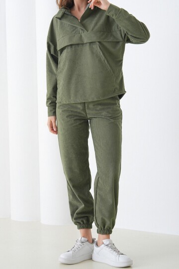 Dik Yaka Kanguru Cepli Sweatshirt ve Paçası Lastikli Pantolon Kadife Takım