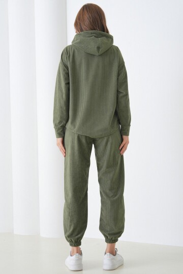 Dik Yaka Kanguru Cepli Sweatshirt ve Paçası Lastikli Pantolon Kadife Takım