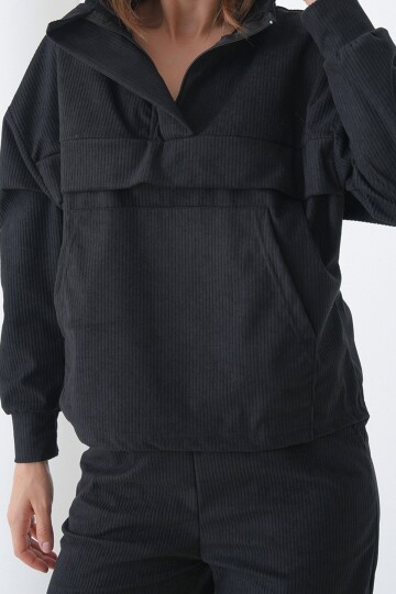 Dik Yaka Kanguru Cepli Sweatshirt ve Paçası Lastikli Pantolon Kadife Takım