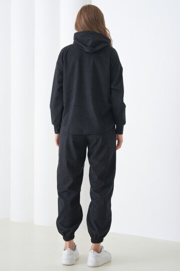 Dik Yaka Kanguru Cepli Sweatshirt ve Paçası Lastikli Pantolon Kadife Takım