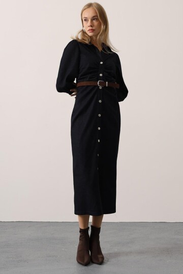 Düğme Detaylı Kemerli Midi Boy Denim Elbise