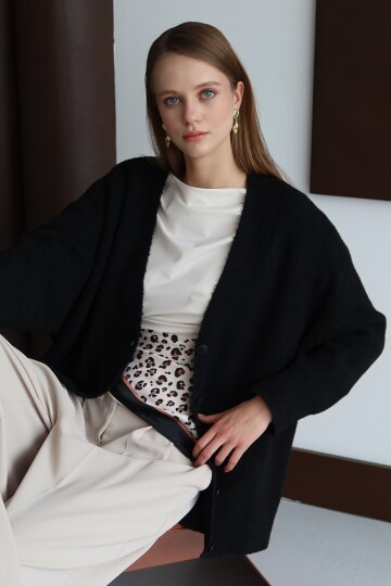 Düğme Kapamalı Fitilli Uzun Triko Hırka