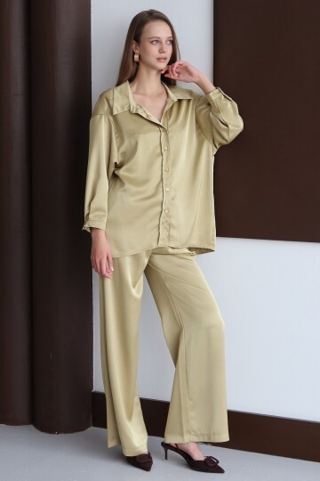 Düğmeli Oversize Saten Gömlek