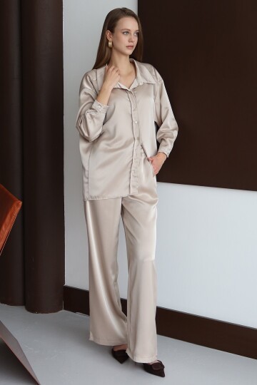 Düğmeli Oversize Saten Gömlek