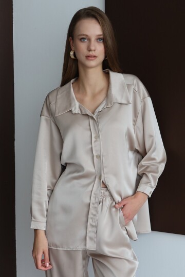 Düğmeli Oversize Saten Gömlek