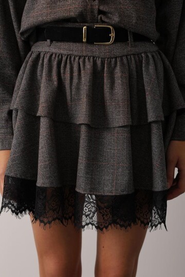 Ekose Desenli Dantel Detaylı Fırfırlı Mini Etek