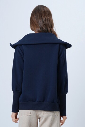 Fermuarlı Geniş Yakalı Uzun Kollu Sweatshirt