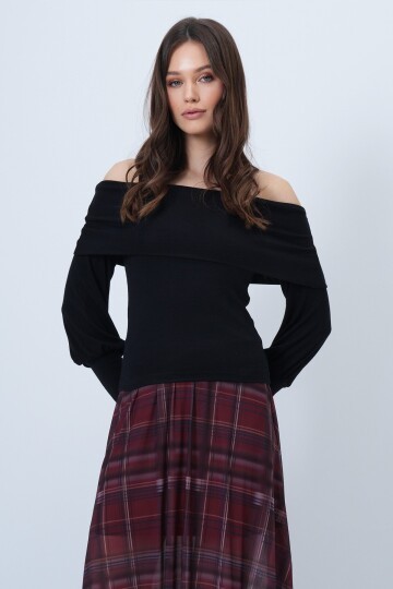 Geniş Kol Manşetli Madonna Yaka Bluz