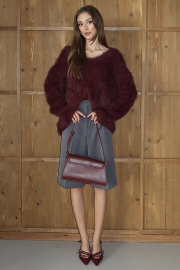 Geniş Yaka Püsküllü Triko Kazak