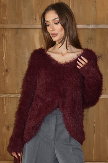 Geniş Yaka Püsküllü Triko Kazak