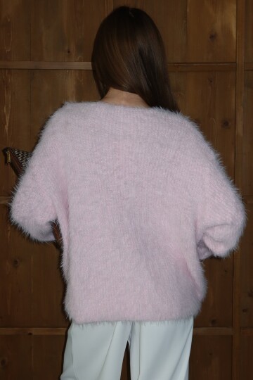 Geniş Yaka Püsküllü Triko Kazak