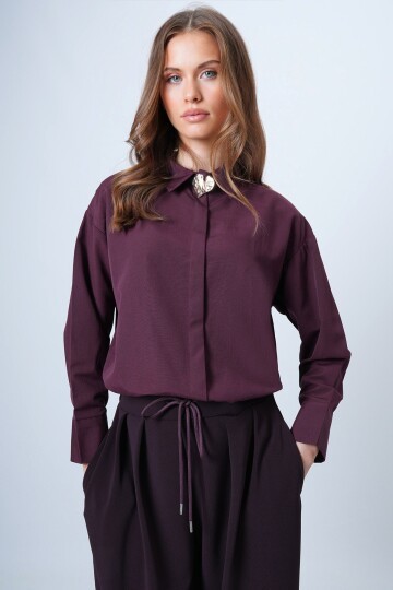 Kalp Broş Detaylı Geniş Manşetli Gömlek