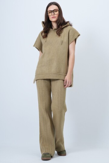 Kapüşonlu Kolsuz Sweat ve Beli Lastikli Pantolon Triko Takım