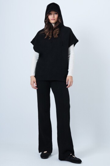 Kapüşonlu Kolsuz Sweat ve Beli Lastikli Pantolon Triko Takım