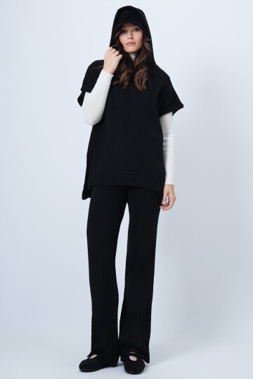 Kapüşonlu Kolsuz Sweat ve Beli Lastikli Pantolon Triko Takım