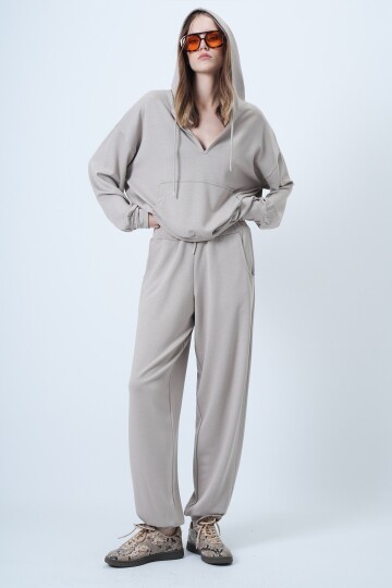Kapüşonlu V Yaka Oversize Pamuklu Sweatshırt Ve Pantolonlu Takım