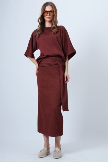 Kayık Yaka  Bluz Ve Bağlama Detaylı Etek Takım