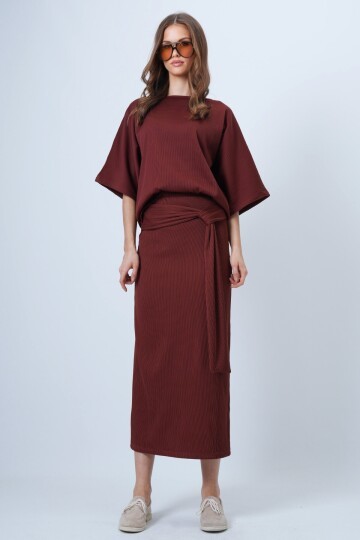 Kayık Yaka  Bluz Ve Bağlama Detaylı Etek Takım
