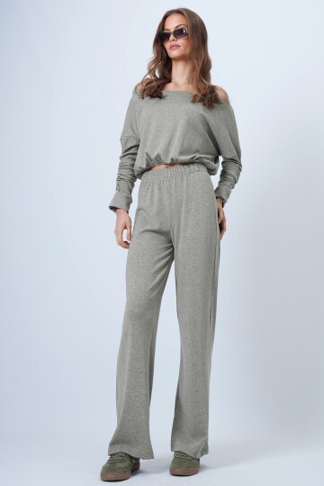 Kayık Yaka Simli Kolları Büzgü Detaylı Bluz Ve Pantolon Takım