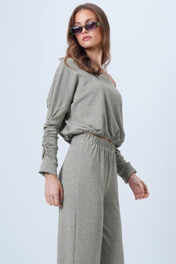 Kayık Yaka Simli Kolları Büzgü Detaylı Bluz Ve Pantolon Takım