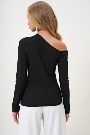 Kayık Yaka Tek Omuzu Açık Kaşkorse Bluz