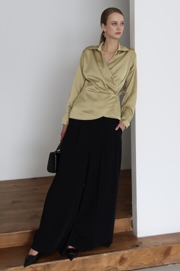 Kruvaze Yaka Bağlamalı Saten Bluz