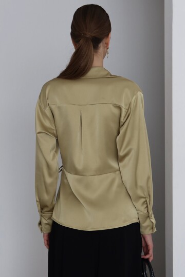 Kruvaze Yaka Bağlamalı Saten Bluz