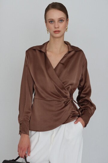 Kruvaze Yaka Bağlamalı Saten Bluz