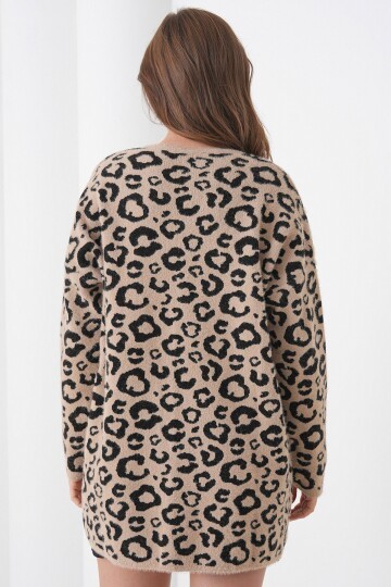 Leopar Desenli Düğmeli Yumoş Triko Hırka
