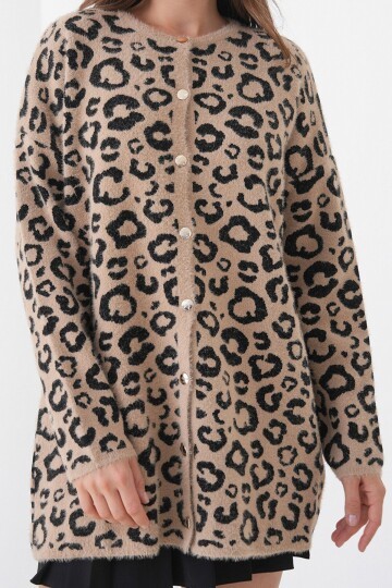 Leopar Desenli Düğmeli Yumoş Triko Hırka