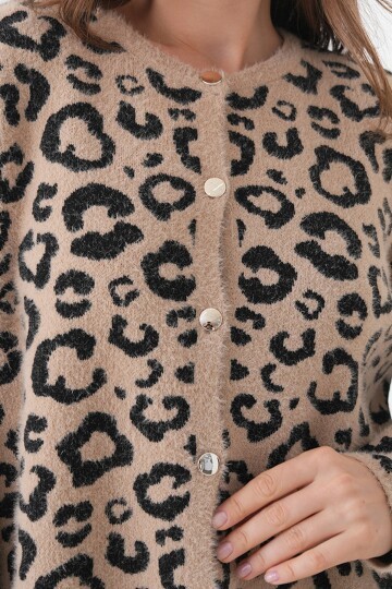 Leopar Desenli Düğmeli Yumoş Triko Hırka