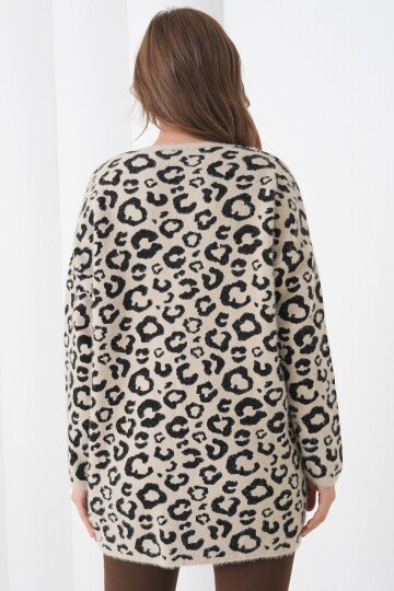 Leopar Desenli Düğmeli Yumoş Triko Hırka