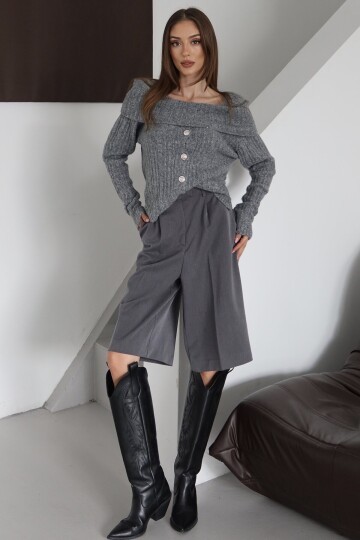 Madonna Yaka Düğmeli Triko Bluz