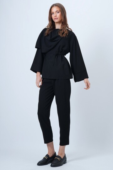 Şal Detaylı Geniş Manşet Bluz Çift Cepli Pantolon Takım
