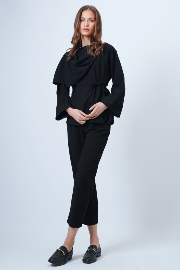 Şal Detaylı Geniş Manşet Bluz Çift Cepli Pantolon Takım