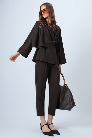 Şal Detaylı Geniş Manşet Bluz Çift Cepli Pantolon Takım