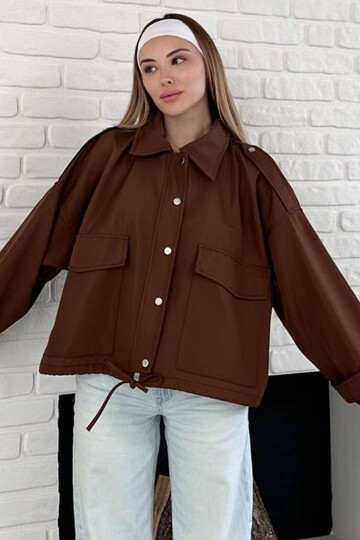 Torba Cepli Omuz ve Kolları Kemer Detaylı Düğme Kapamalı Ceket